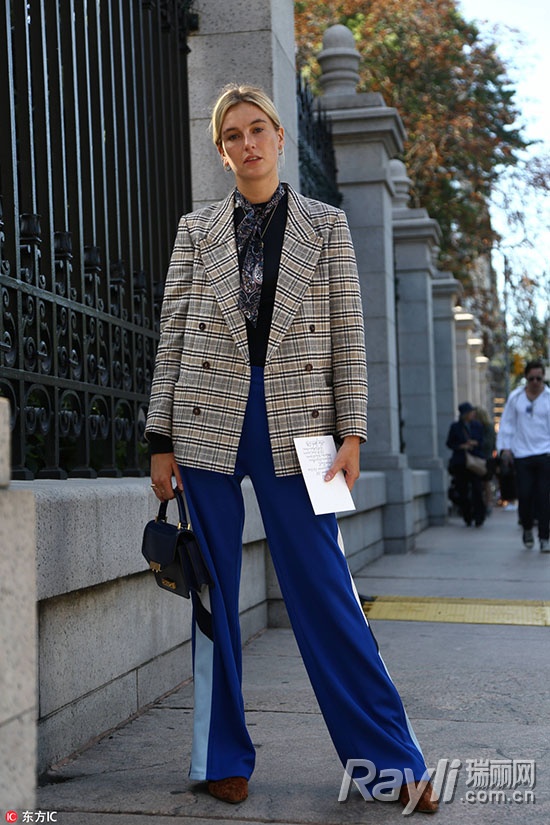 杨紫冬季穿什么裤子,杨紫穿直筒裤