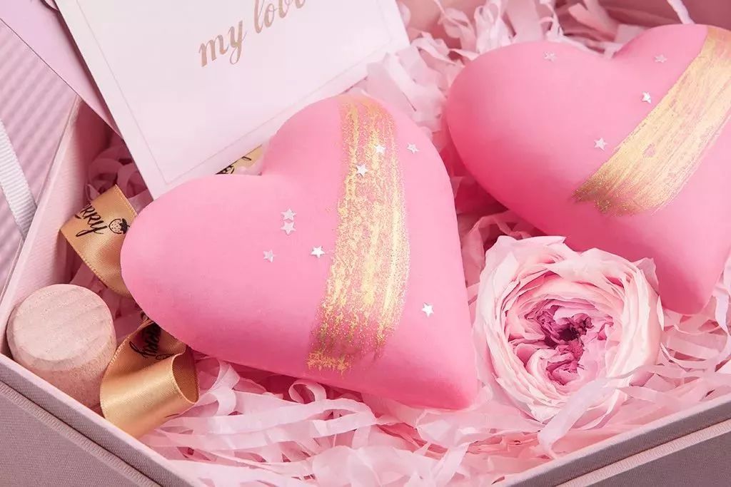 情人节买什么颜色的礼物,礼物选得好