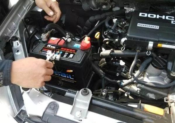 汽车电瓶怎么充电才正确,汽车电瓶充电各个参数