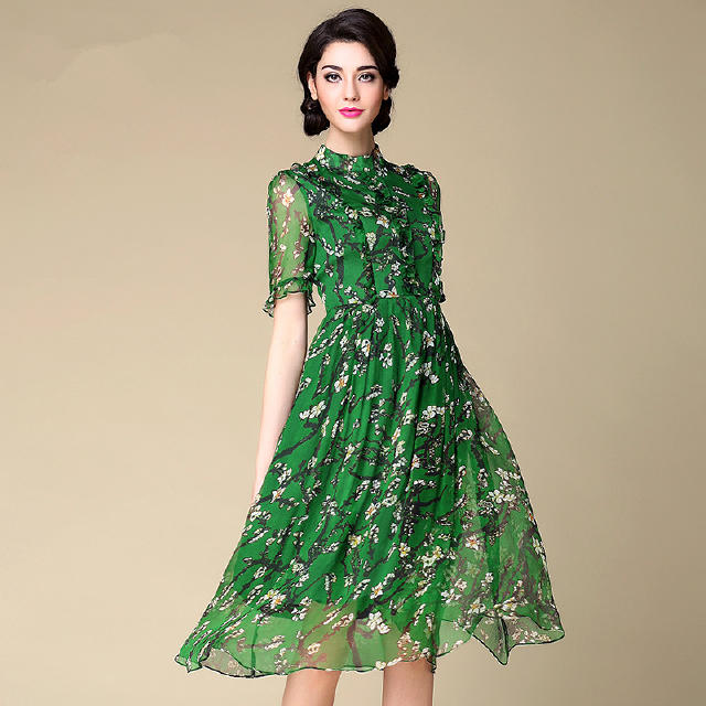 甜美淑女碎花连衣裙既大方又清新,清新淡雅小碎花连衣裙