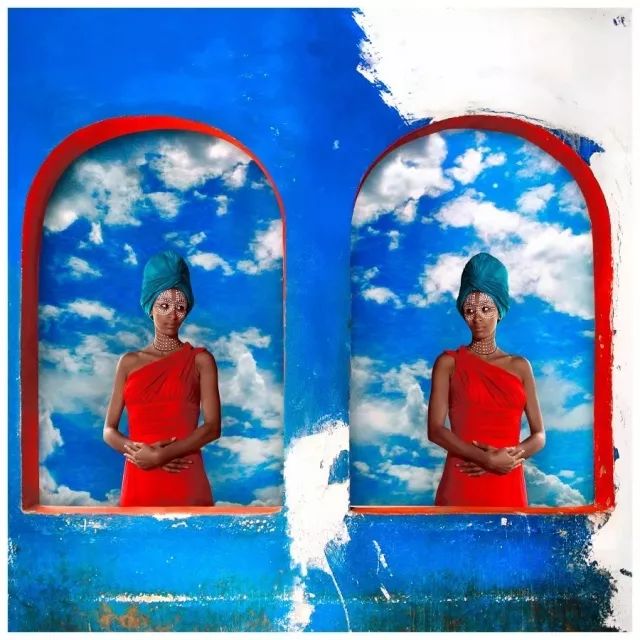 这些令人触目惊心的色彩背后，隐喻着一个国度屈辱的历史