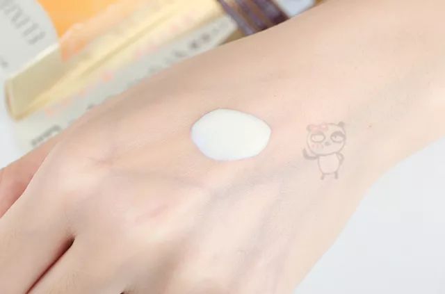 其实防晒是一年四季必备的,防晒都用不对脸上铁定老10岁