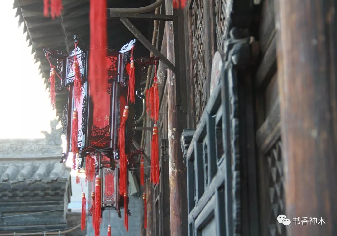 神木女人逛街,神木艺术品女孩子