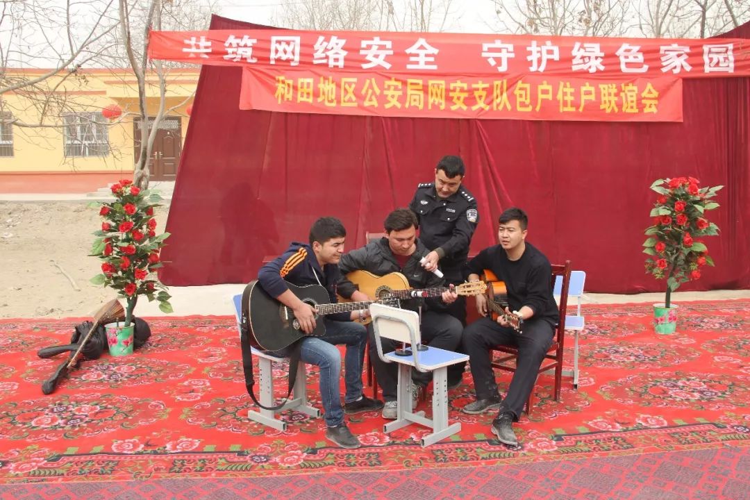 网络安全知识进农村主题宣传活动,给村民宣传网络安全知识