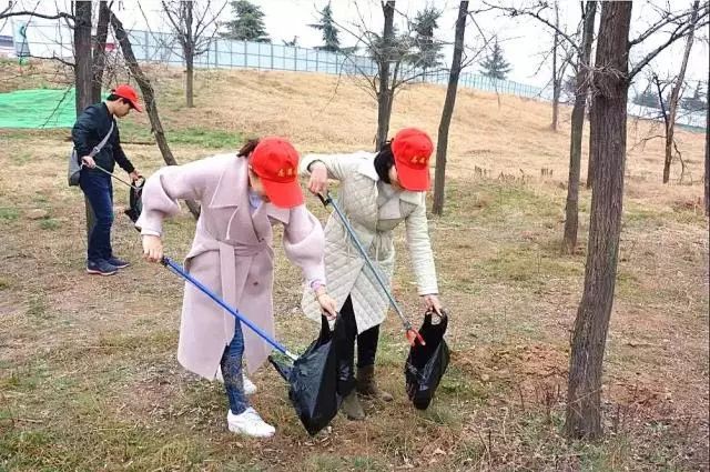 弘扬雷锋精神志愿服务暖人心,志愿者在行动践行新时代雷锋精神