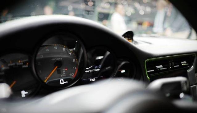 这下好了,保时捷也开始想干掉特斯拉了