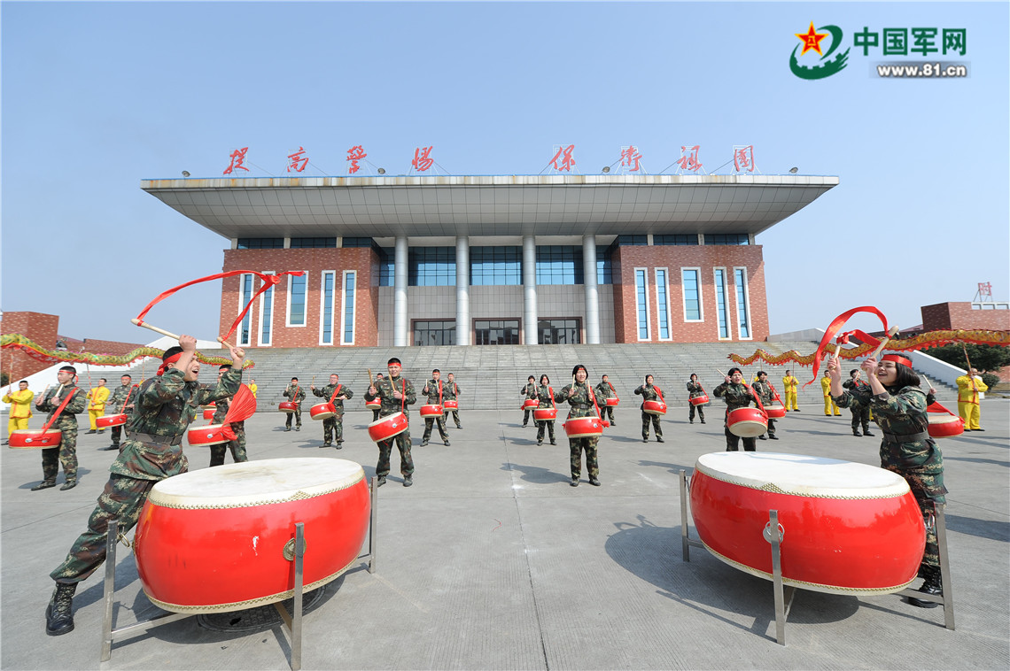 地下龙宫女兵独创洗头发这21个女生不简单！