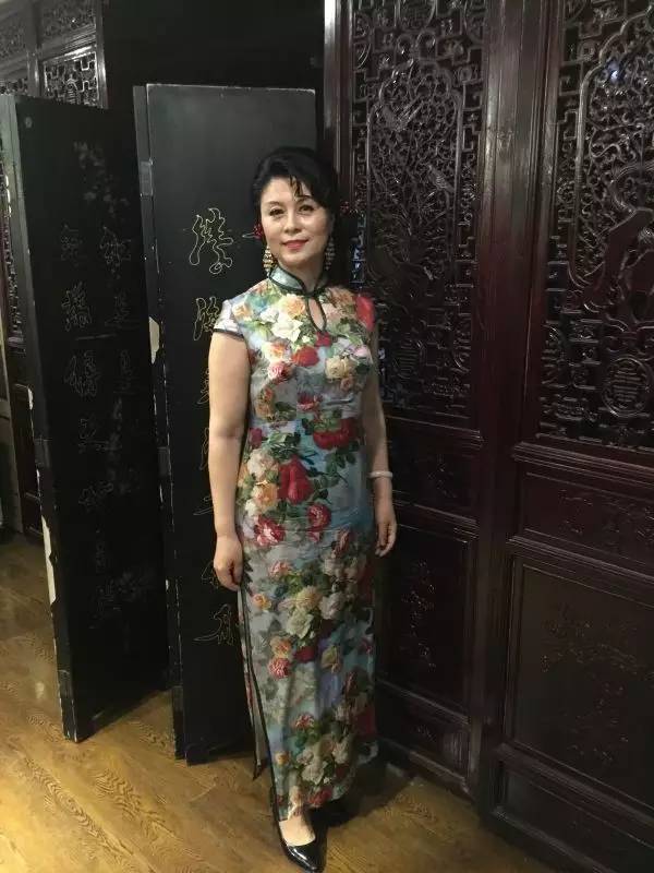 为半边天点赞,为我们的半边天点赞送花