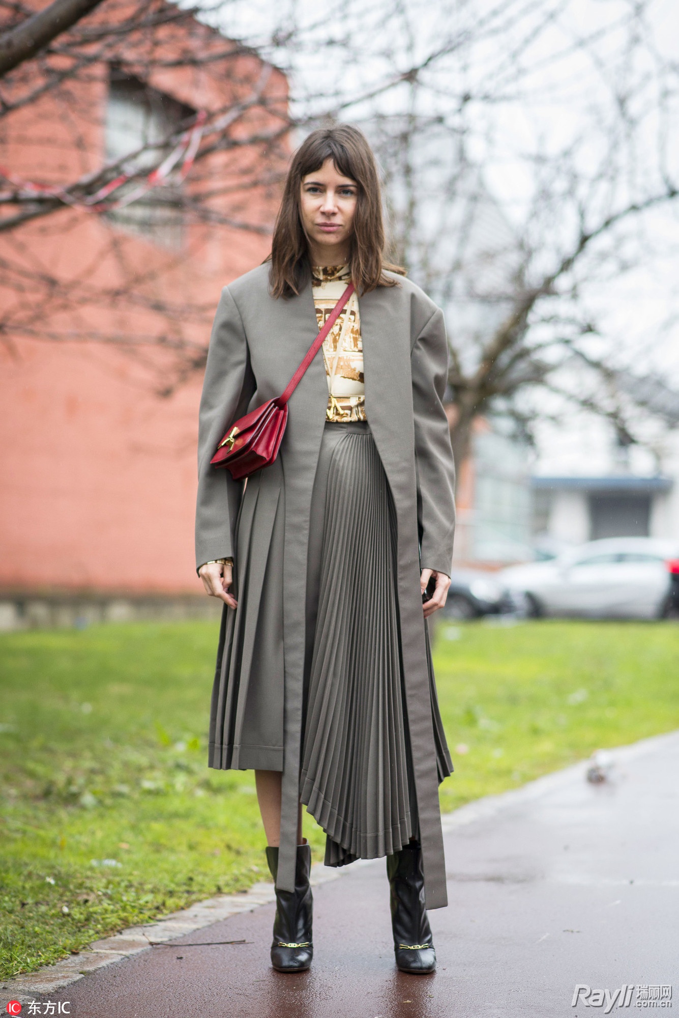 白色小香风外套可以搭配百褶裙吗,百褶裙的三种不同穿搭