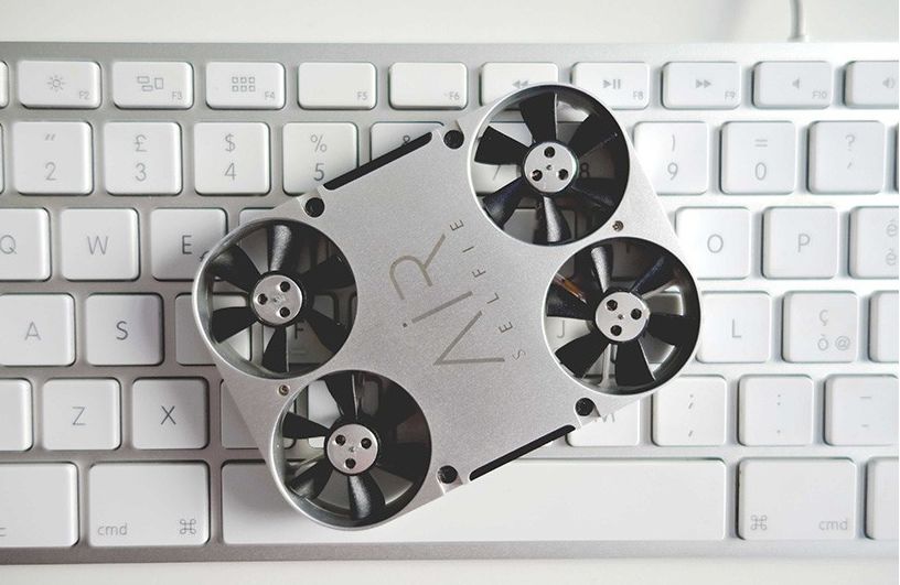 藏在手机壳里放口袋就能带走,这么小的黑科技无人机还是第一次见