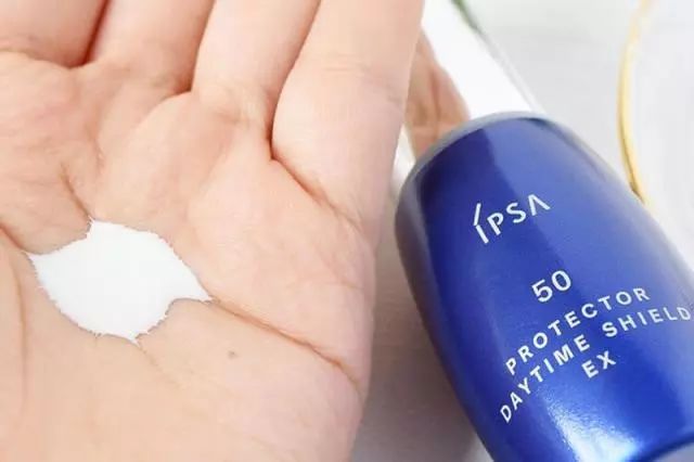 其实防晒是一年四季必备的,防晒都用不对脸上铁定老10岁