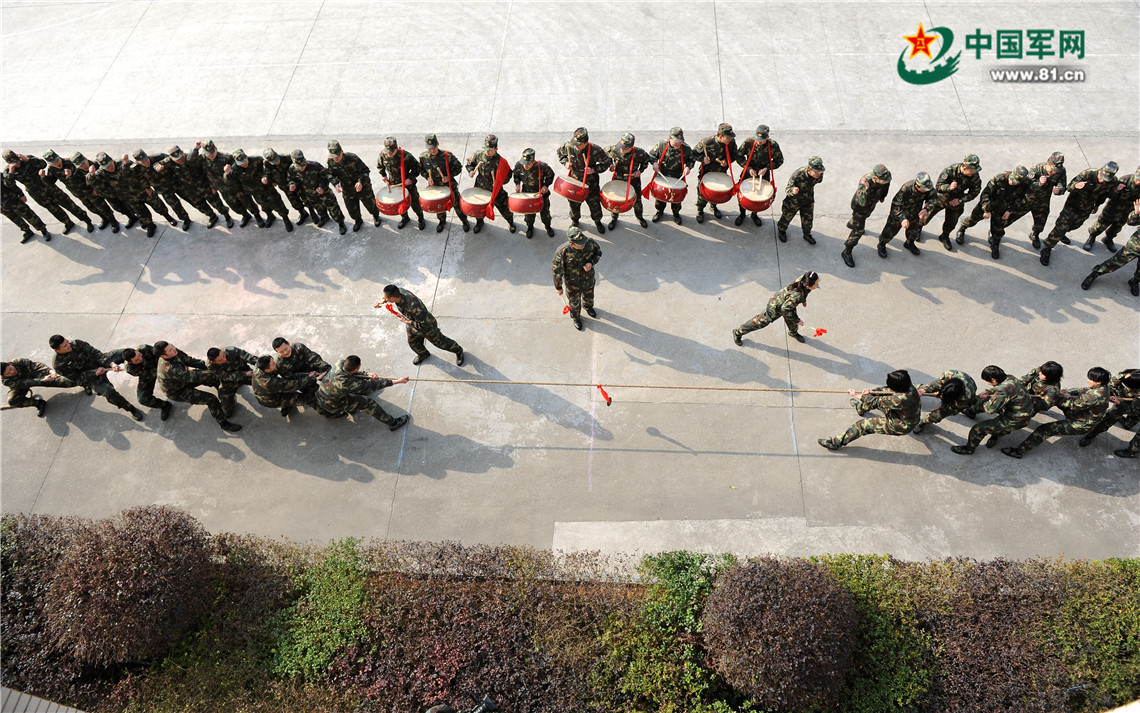 地下龙宫女兵独创洗头发这21个女生不简单！