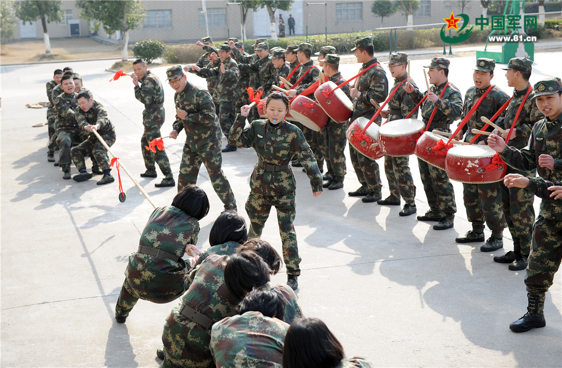 地下龙宫女兵独创洗头发这21个女生不简单！