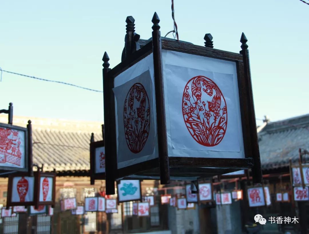 神木女人逛街,神木艺术品女孩子