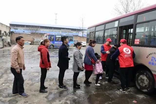 弘扬雷锋精神志愿服务暖人心,志愿者在行动践行新时代雷锋精神