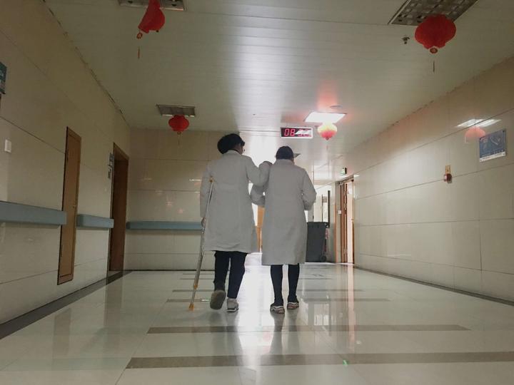 拿手术刀的女人,拿手术刀的姑娘