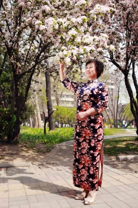 为半边天点赞,为我们的半边天点赞送花