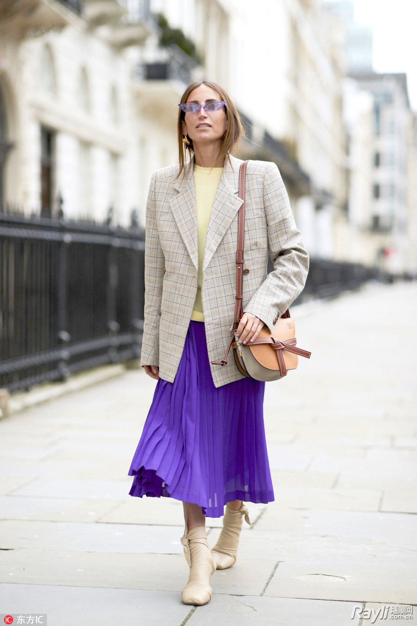 白色小香风外套可以搭配百褶裙吗,百褶裙的三种不同穿搭