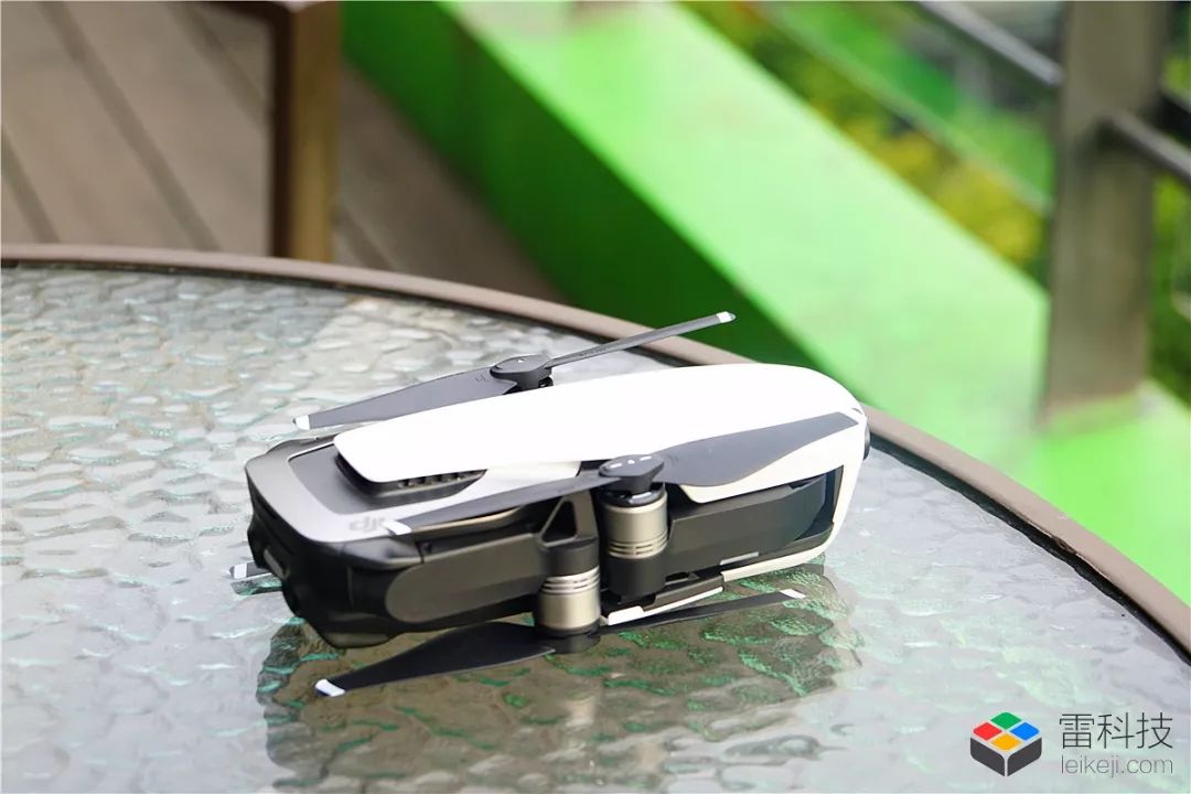 藏在手机壳里放口袋就能带走,这么小的黑科技无人机还是第一次见