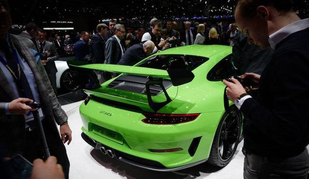 这下好了,保时捷也开始想干掉特斯拉了