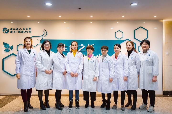 拿手术刀的女人,拿手术刀的姑娘