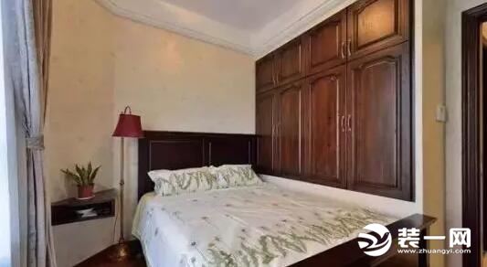 小卧室空间不够不妨做个榻榻米,小户型卧室要不要做衣柜