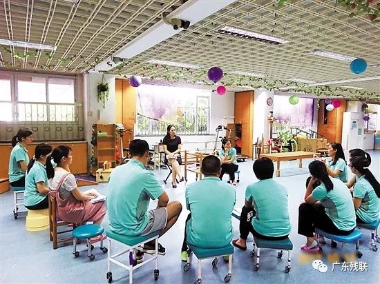 脑瘫儿喊妈妈,脑瘫的小女孩妈妈