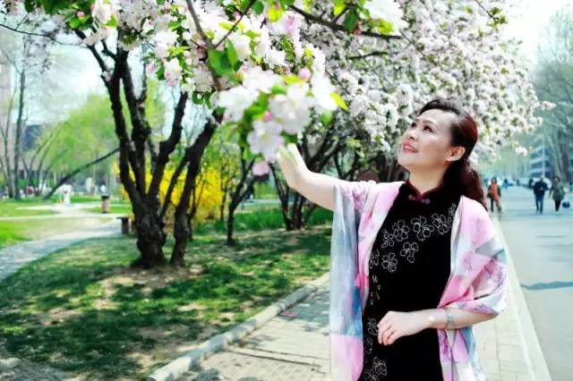 为半边天点赞,为我们的半边天点赞送花