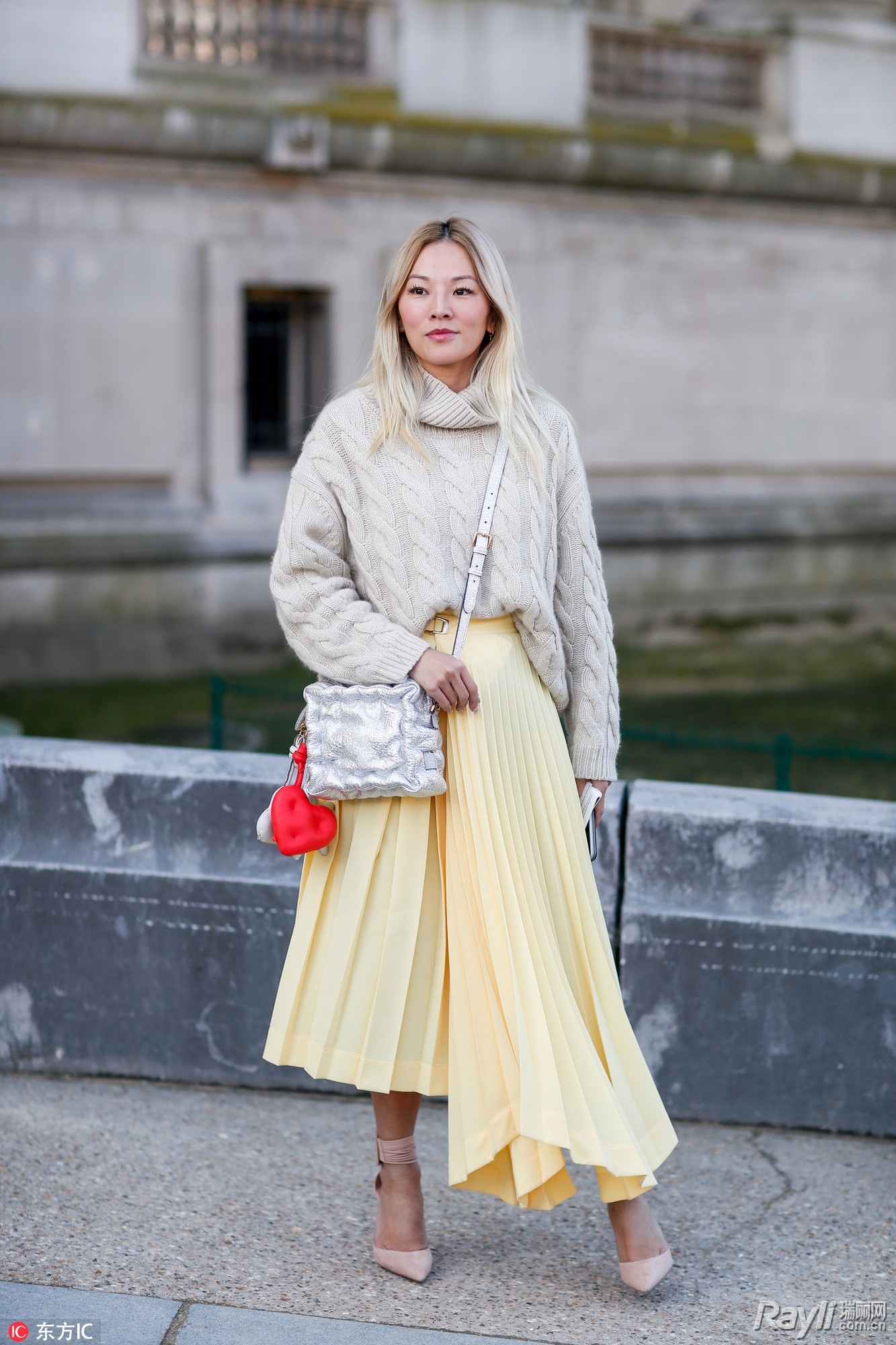 白色小香风外套可以搭配百褶裙吗,百褶裙的三种不同穿搭