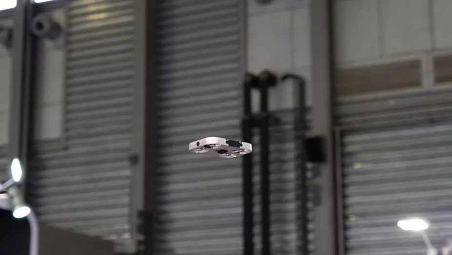 藏在手机壳里放口袋就能带走,这么小的黑科技无人机还是第一次见