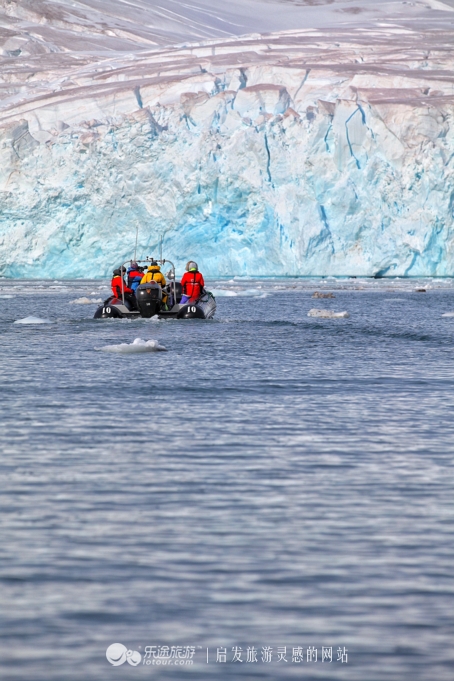 南极冰山脚下,南极的神秘之处