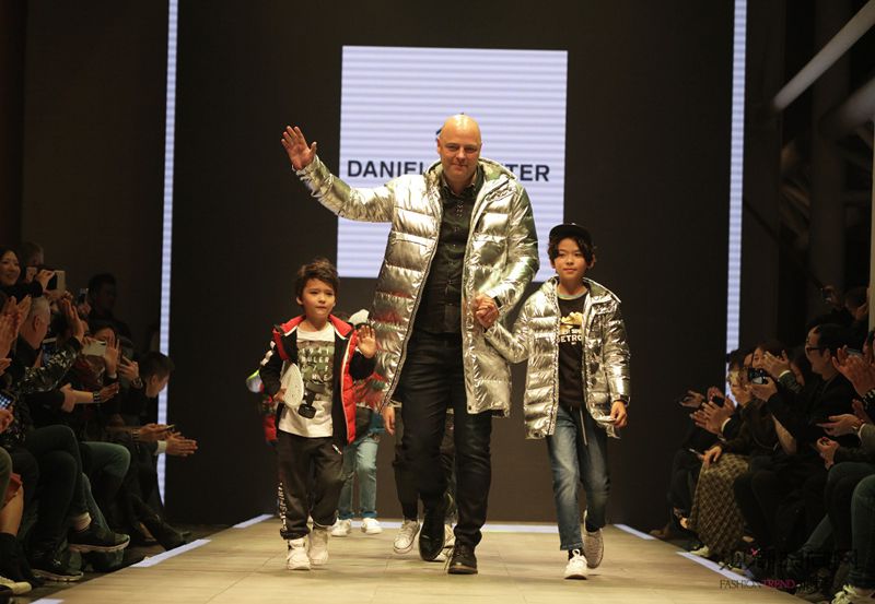 男童童装流行设计理念,潮童装男童A类标