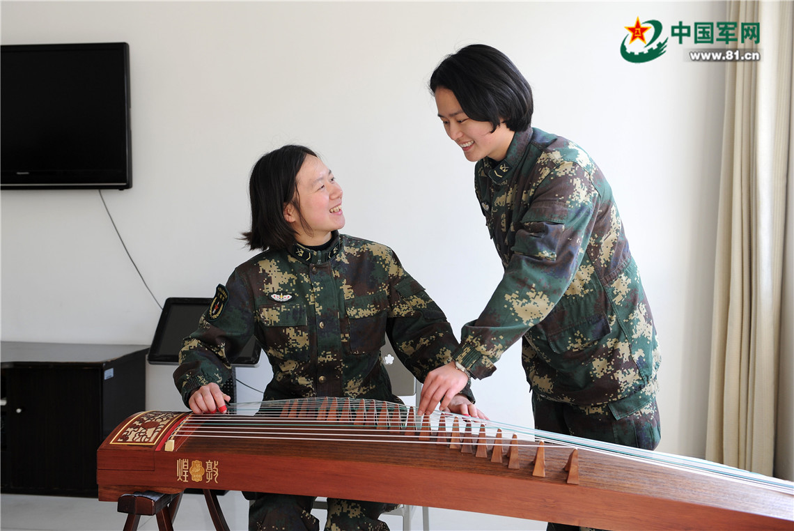 地下龙宫女兵独创洗头发这21个女生不简单！