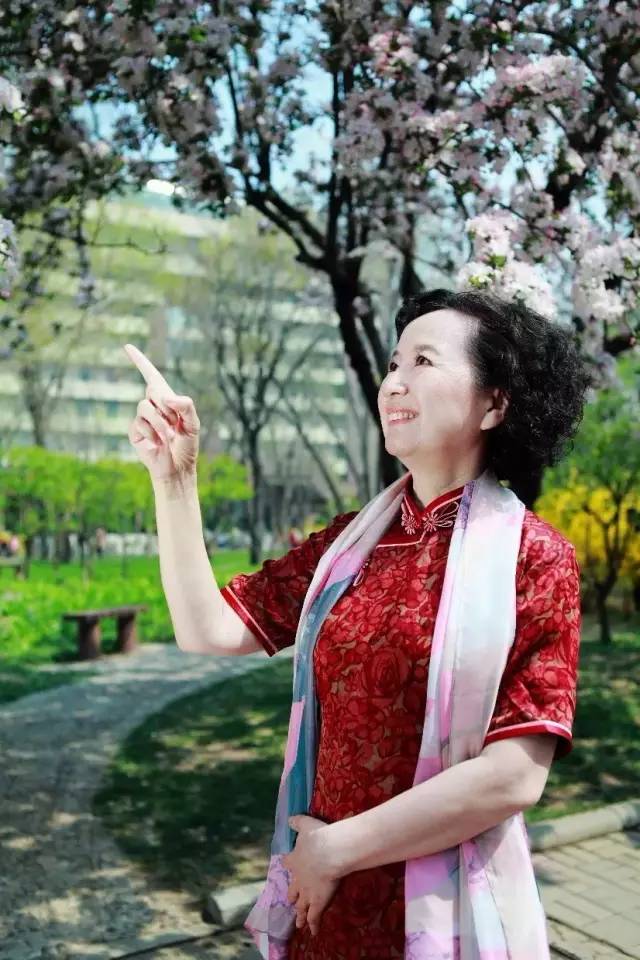 为半边天点赞,为我们的半边天点赞送花