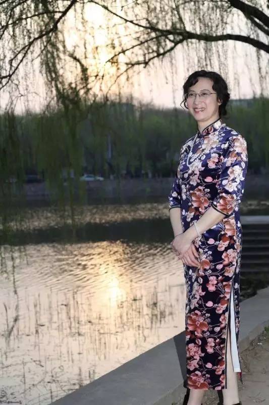 为半边天点赞,为我们的半边天点赞送花