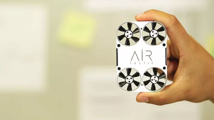 藏在手机壳里放口袋就能带走,这么小的黑科技无人机还是第一次见