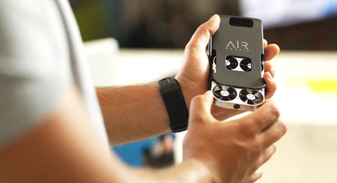 藏在手机壳里放口袋就能带走,这么小的黑科技无人机还是第一次见