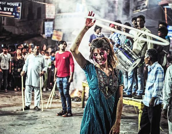 古老国度染上缤纷色彩，这样的洒红节让上帝也为之疯狂！