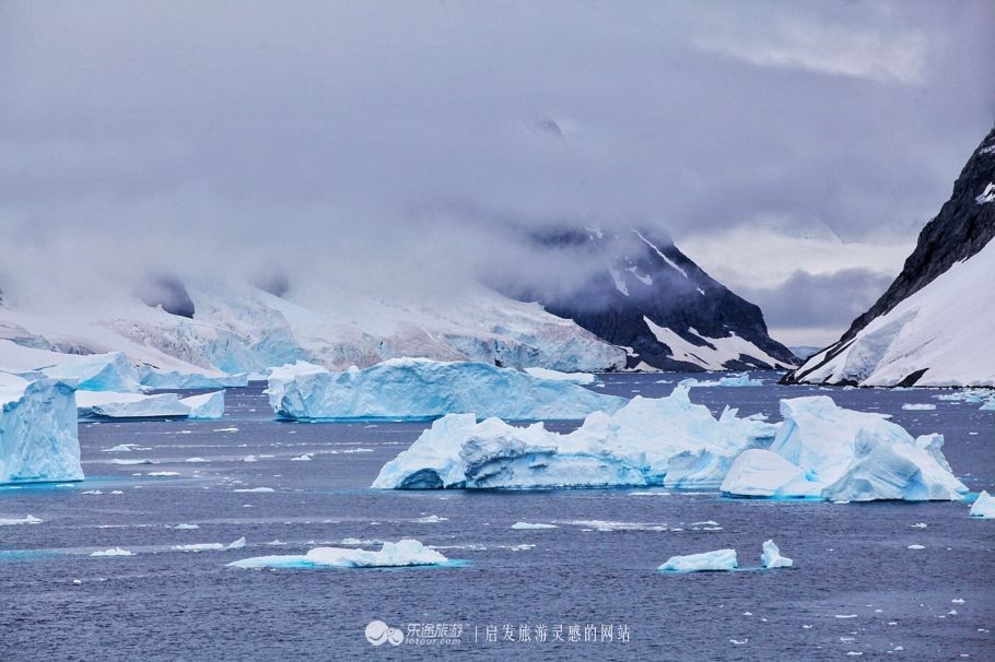 南极冰山脚下,南极的神秘之处