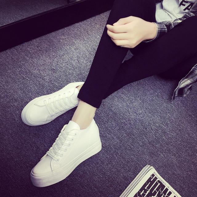 什么小白鞋搭配裙子好看,穿裙子可以搭配小白鞋吗