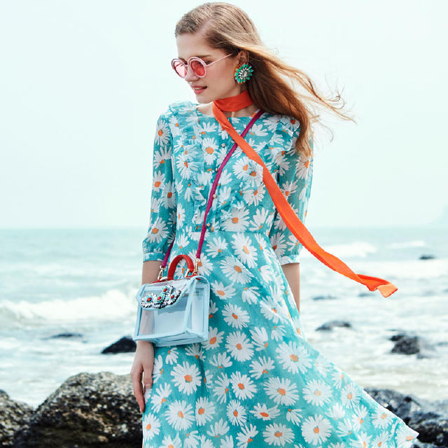 甜美淑女碎花连衣裙既大方又清新,清新淡雅小碎花连衣裙