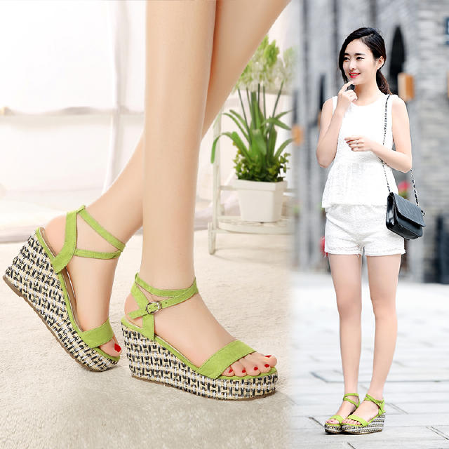 入手这三款显瘦凉鞋，让你时髦一整夏