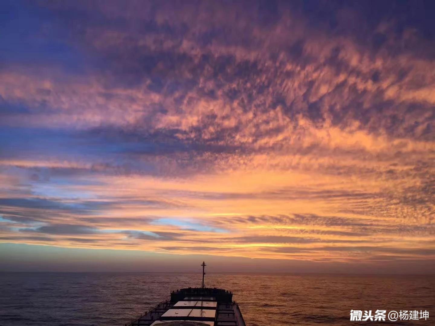 跑船做服务员真累,跑船干什么工种好