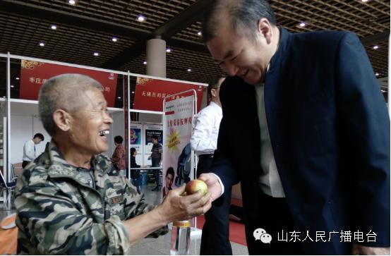 一箱从千里之外送来的油桃