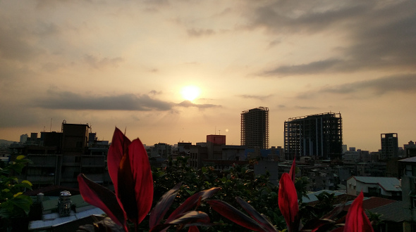 文本直送科技新闻:宏达电旗舰智慧型手机「HTC10」崭新体验，十分完美！