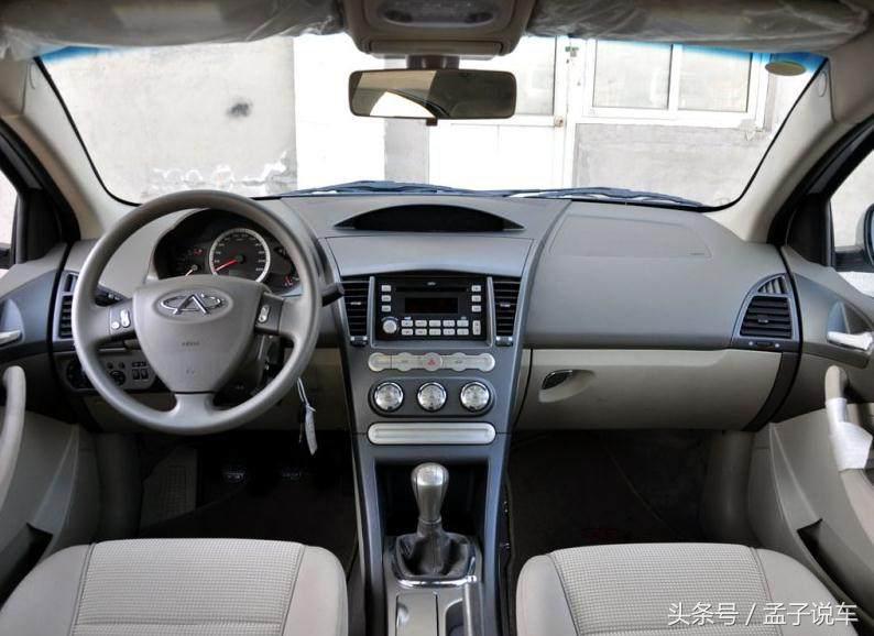 奇瑞这款轿车长4.32米，搭1.6L发动机，工信部综合油耗7.5L！