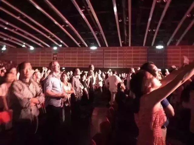 现实中的香港什么样,香港的真实社会