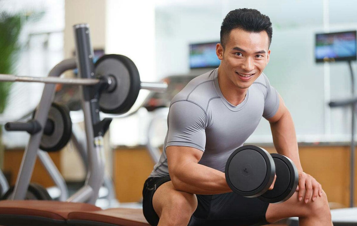 徒手锻炼的项目有哪些比较有名的,怎样徒手锻炼肱二头肌适合学生党