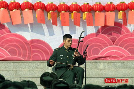 军营大拜年春节嘉年华,军营官兵春节活动视频