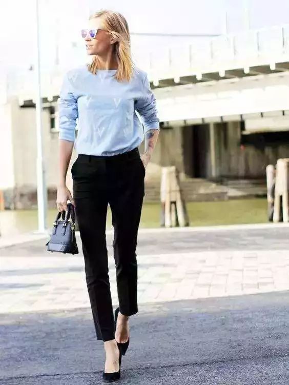 脚踝处开叉的裤子,脚踝处有毛毛的裤子